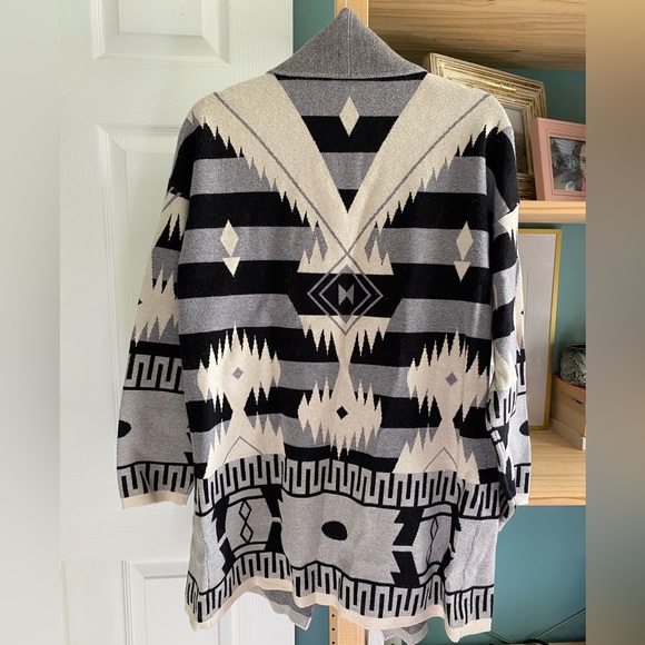 Aztec style monochrome cardigan - Picture 2 of 3